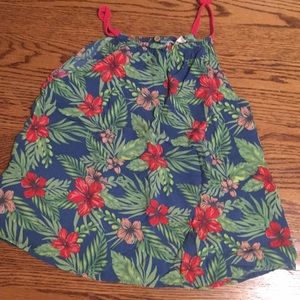 Girls shirt with flowers and leaves